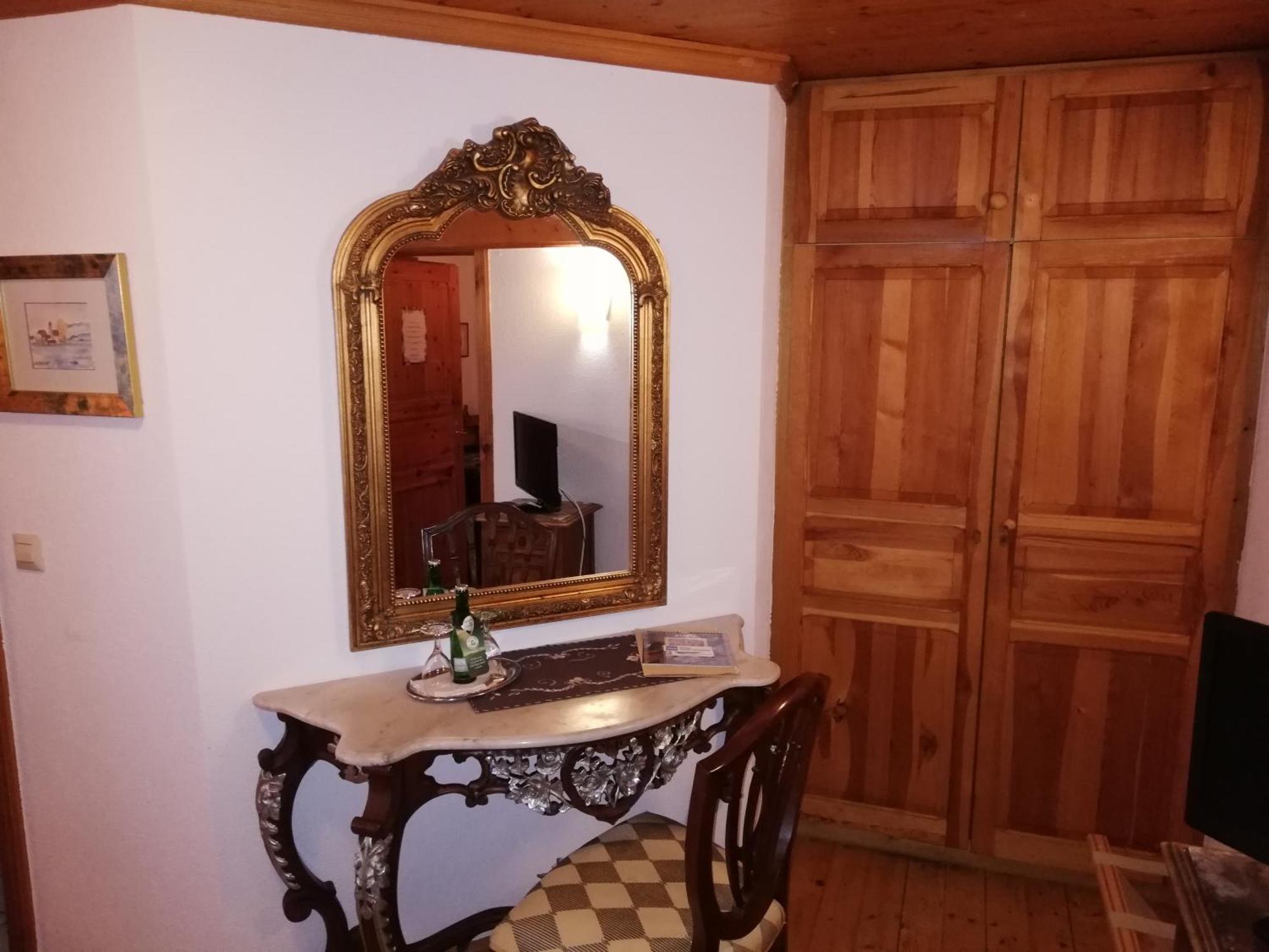 Alte Schreinerei-Auberge Harlekin Randegg Rom bilde